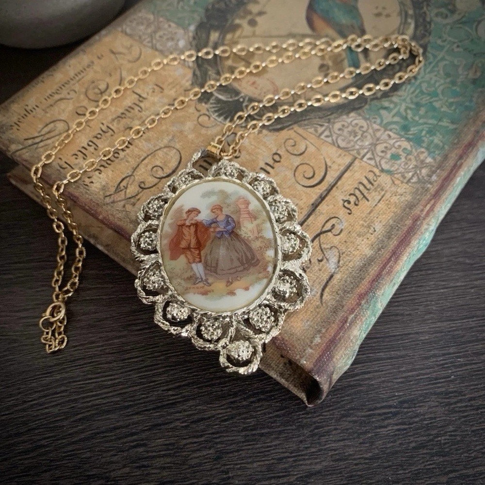 Vintage Romantic Fragonard Courting Couple Pendant Necklace Gold Tone Filigree